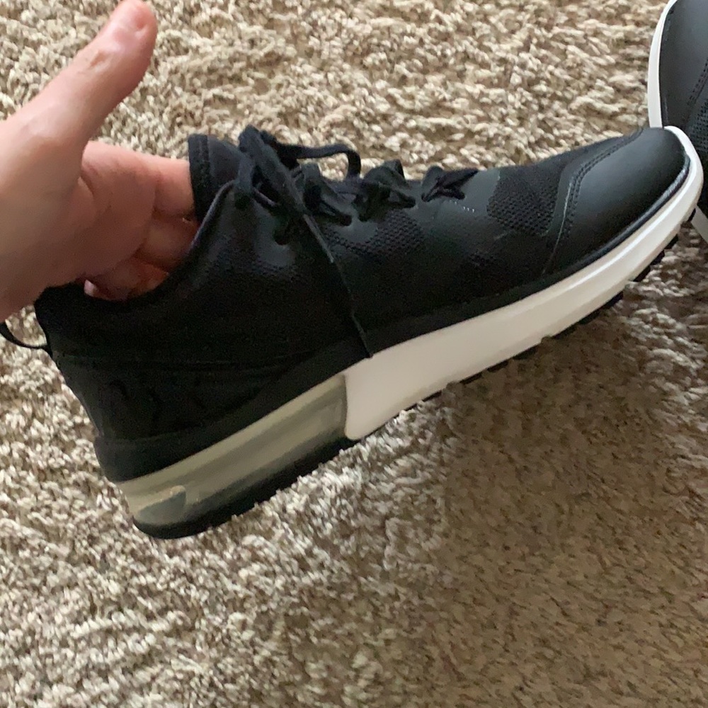 Nike Black and White Low-Top Athletic Sneakers - Picture 5 of 12